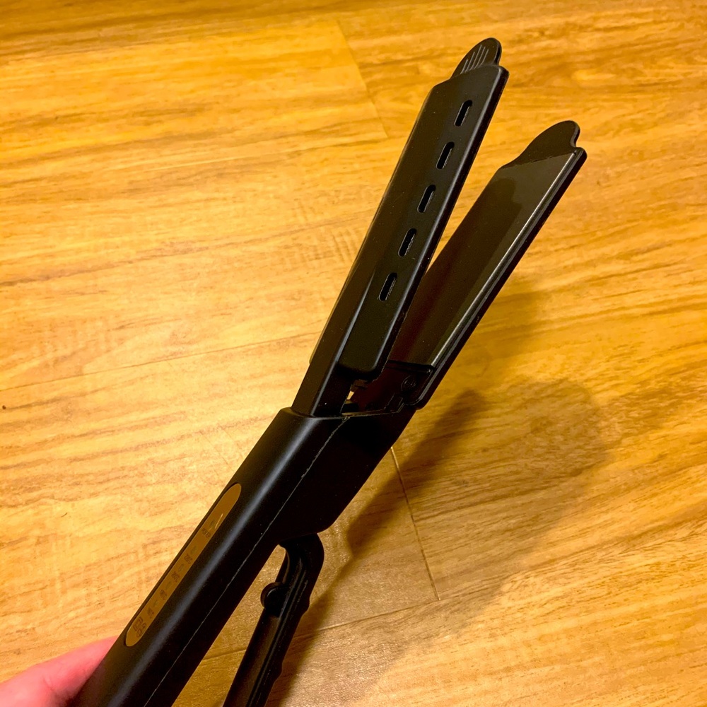 Flat iron hair straightener